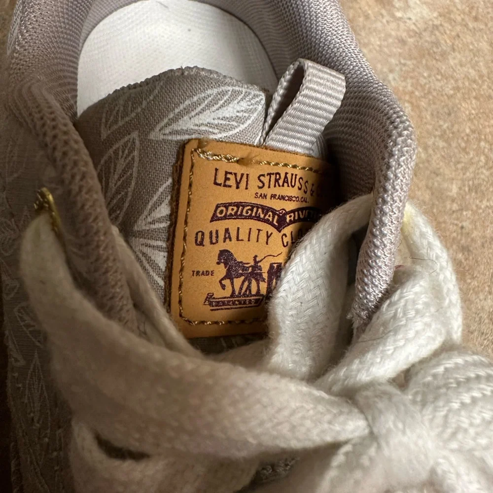 SOLD - Levi’s Grey Leaf Print Lace Up Sneakers - Picture 5 of 7